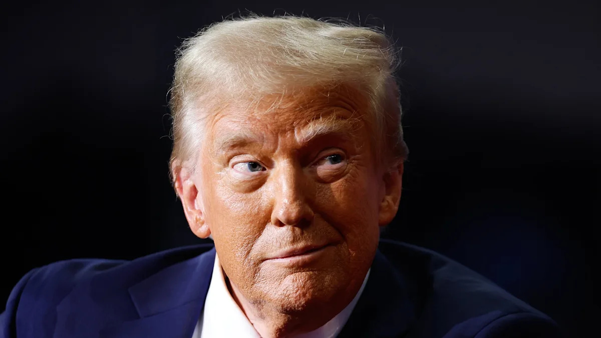 Trump Posts Cringe Throwback Pics in Self-Promo Shocker - Yahoo