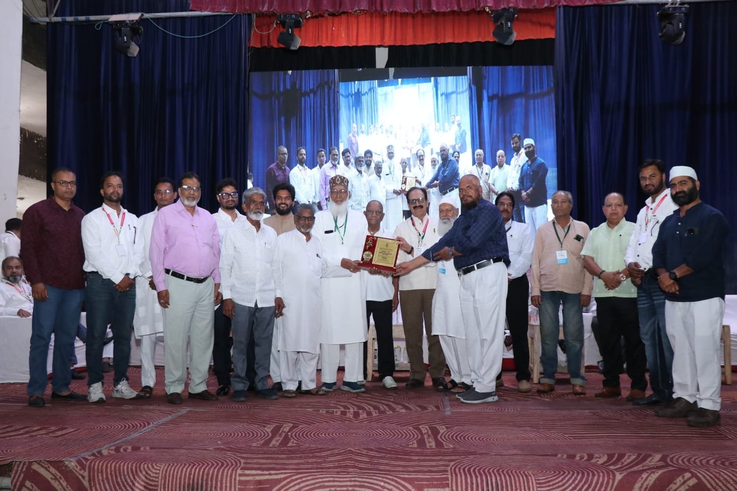 अंजुमन तालिमुल इस्लाम का मुस्लिम प्रतिभा सम्मान समारोह परवाज़ सम्पन्न।