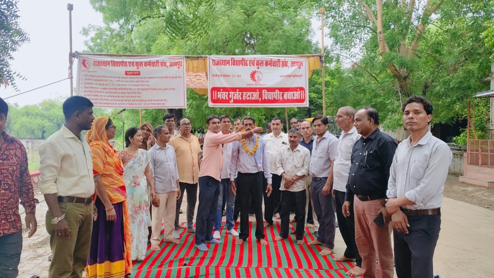 राजस्थान विद्यापीठ में गतिरोध बरकरार, कर्मचारियों का आंदोलन 33वें दिन भी जारी