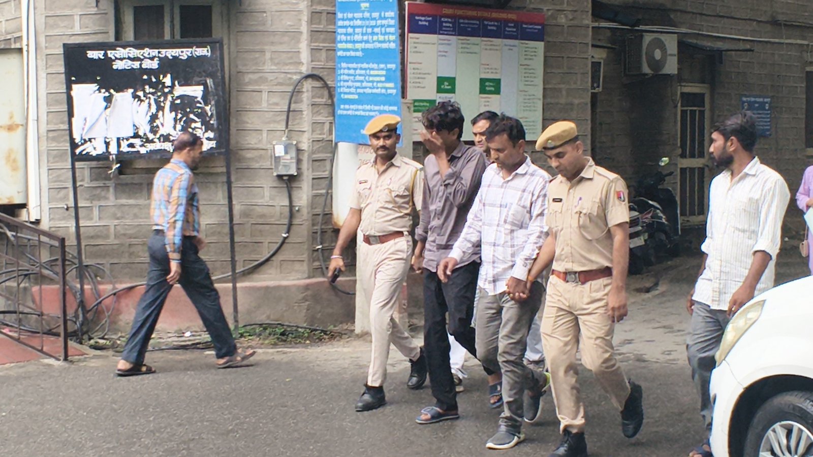 चेन स्नेचिंग की वारदात में शामिल अंतरराज्यीय गैंग का पर्दाफाश, गुजरात के दो युवक गिरफ्तार