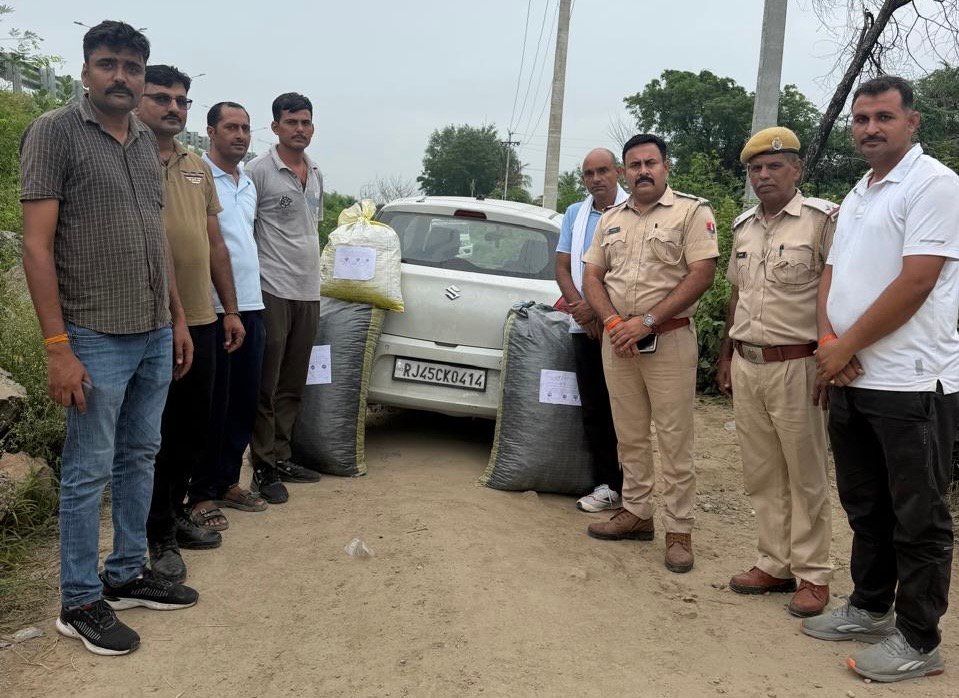 हाइवे रोड़ पर नाकाबंदी तोड़कर भाग रही कार से 45.690 किलोग्राम अवैध डोडाचूरा जब्त
