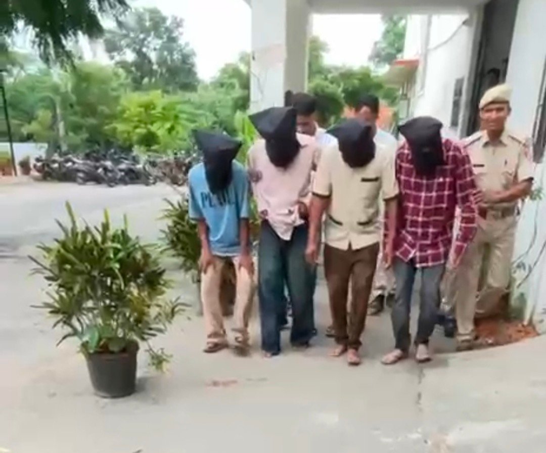 हाईवे पर धारदार हथियार की नोक पर लूट करने वाली गैंग के चार शातिर आरोपी गिरफ्तार