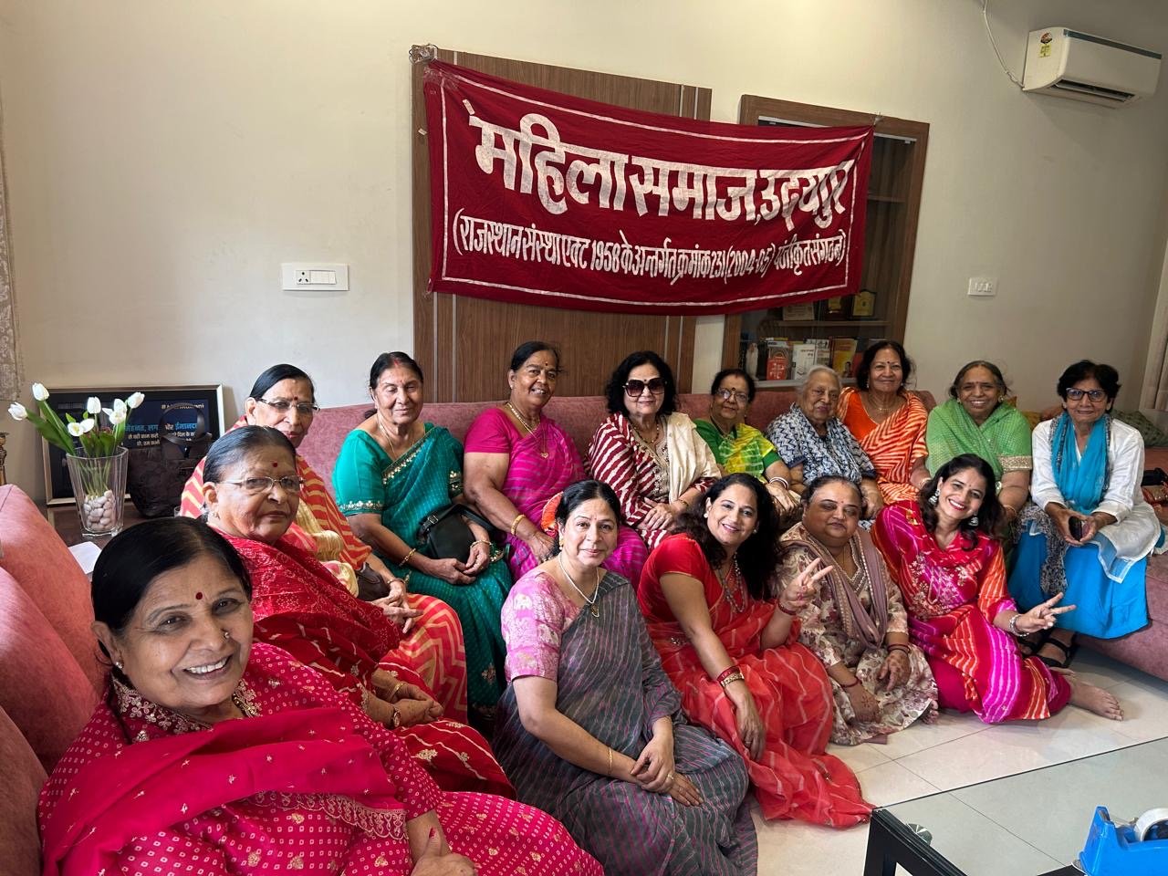 लहरिया, रिमझिम और राखी के रंगों में सजा महिला समाज सोसाइटी का सावन उत्सव