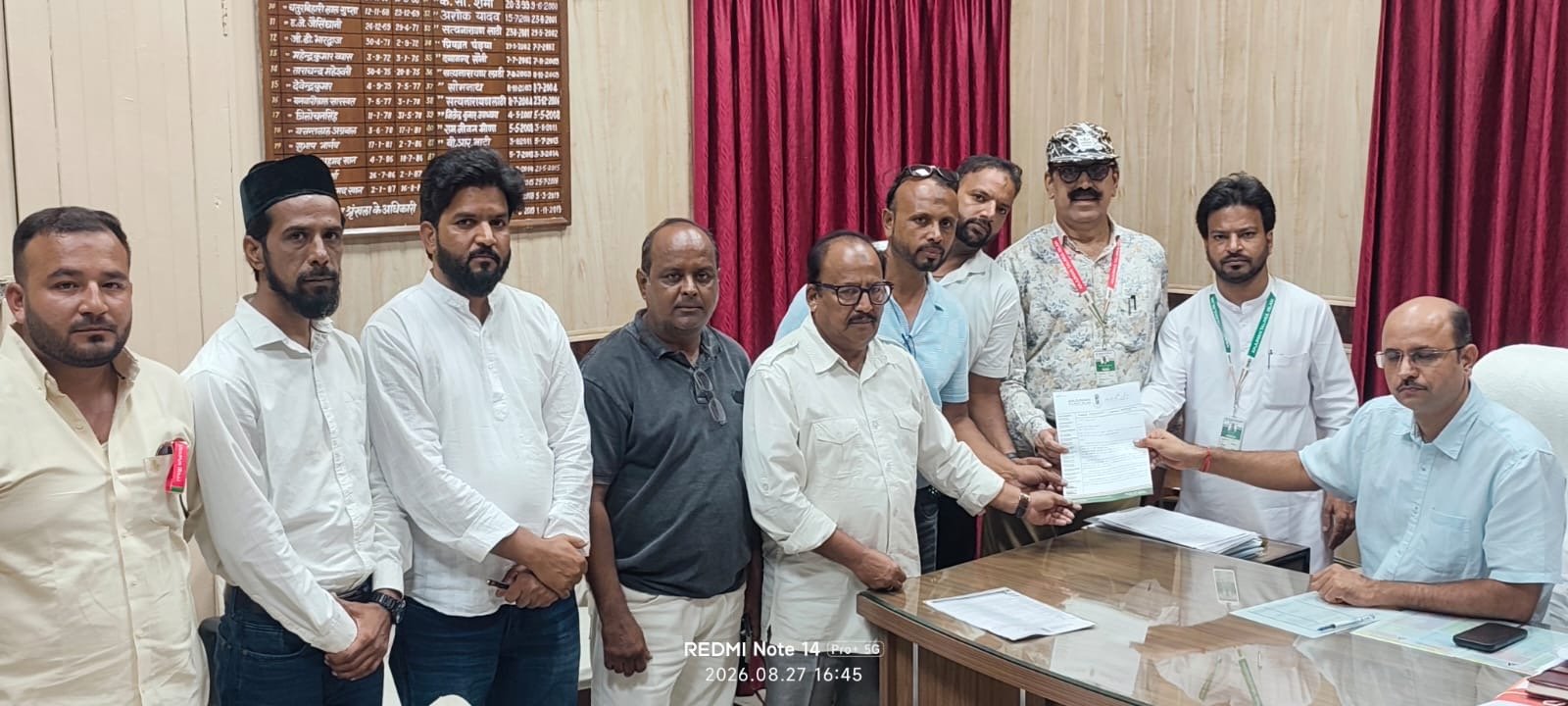 विधायक जैन द्वारा कहे गए मिनी पाकिस्तान वाले बयान के विरोध में अंजुमन ने सौंपा ज्ञापन