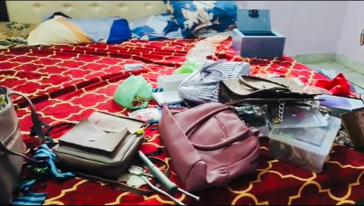 दिनदहाड़े चोरों का सूने मकान पर धावा, पौने दो तोला सोना और एक लाख रुपये नकद लेकर फरार
